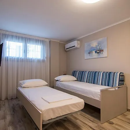 Amaranti Luxury 아파트호텔 Vrasná